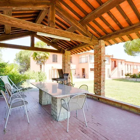 Vibrant In Castiglione Del With Pool Castiglione del Lago