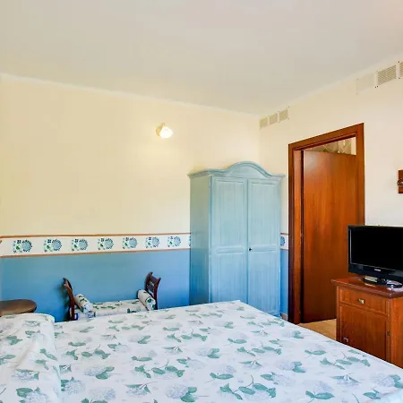 Vibrant In Castiglione Del With Pool 度假居